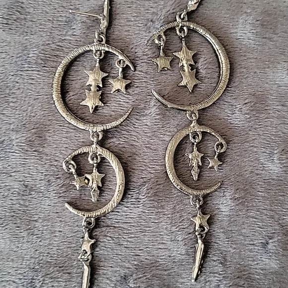 🤎 Sparkly Crescent Moon Earrings 🌙 - Picture 8 of 8